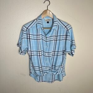 Universal Threads Blue Plaid Soft Button Up Small